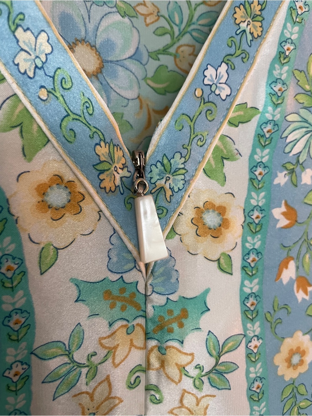 Oscar de la Renta Light Blue Floral Kaftan - Picture 3 of 5